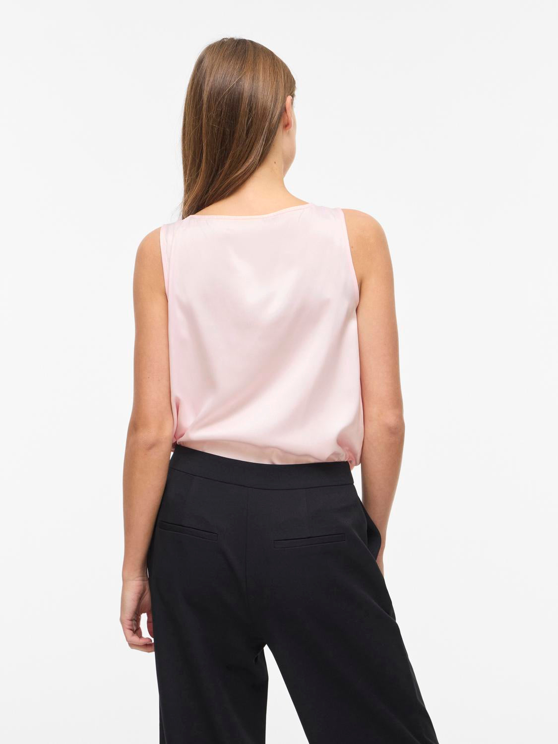 model_shot-back